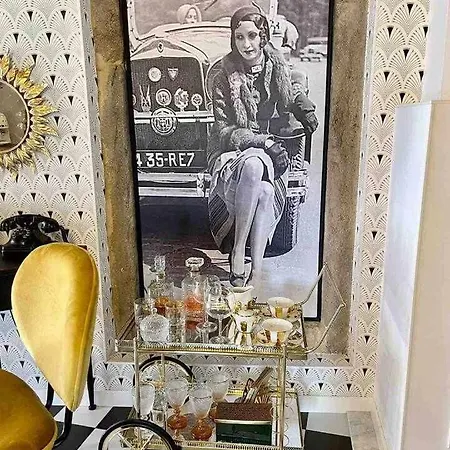 アパートホテル La Anos 20. Banera, Chimenea Y Terraza.